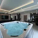 Z Jacuzzi Apartament *
